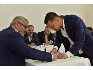 Bilecik’te Katlı Otopark 20 Bin Liraya 10 Yıllığına Kiralandı