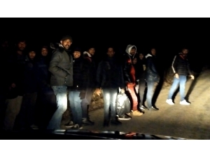 Edirne’de Mülteciler Yunanistan Sınırına Akın Ediyor