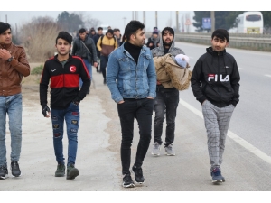 Mülteciler Kapıkule’ye Yürüyor