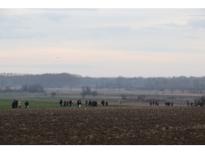 Mülteciler Tarlalardan Geçerek Pazarkule’ye Ulaşmaya Çalışıyor