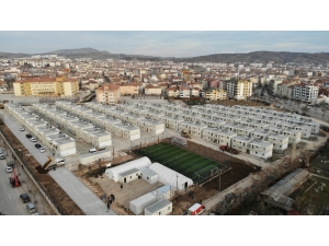 Elazığ’da, Çift Katlı Konteyner Evlerin Anahtarları Teslim Edilmeye Başlandı