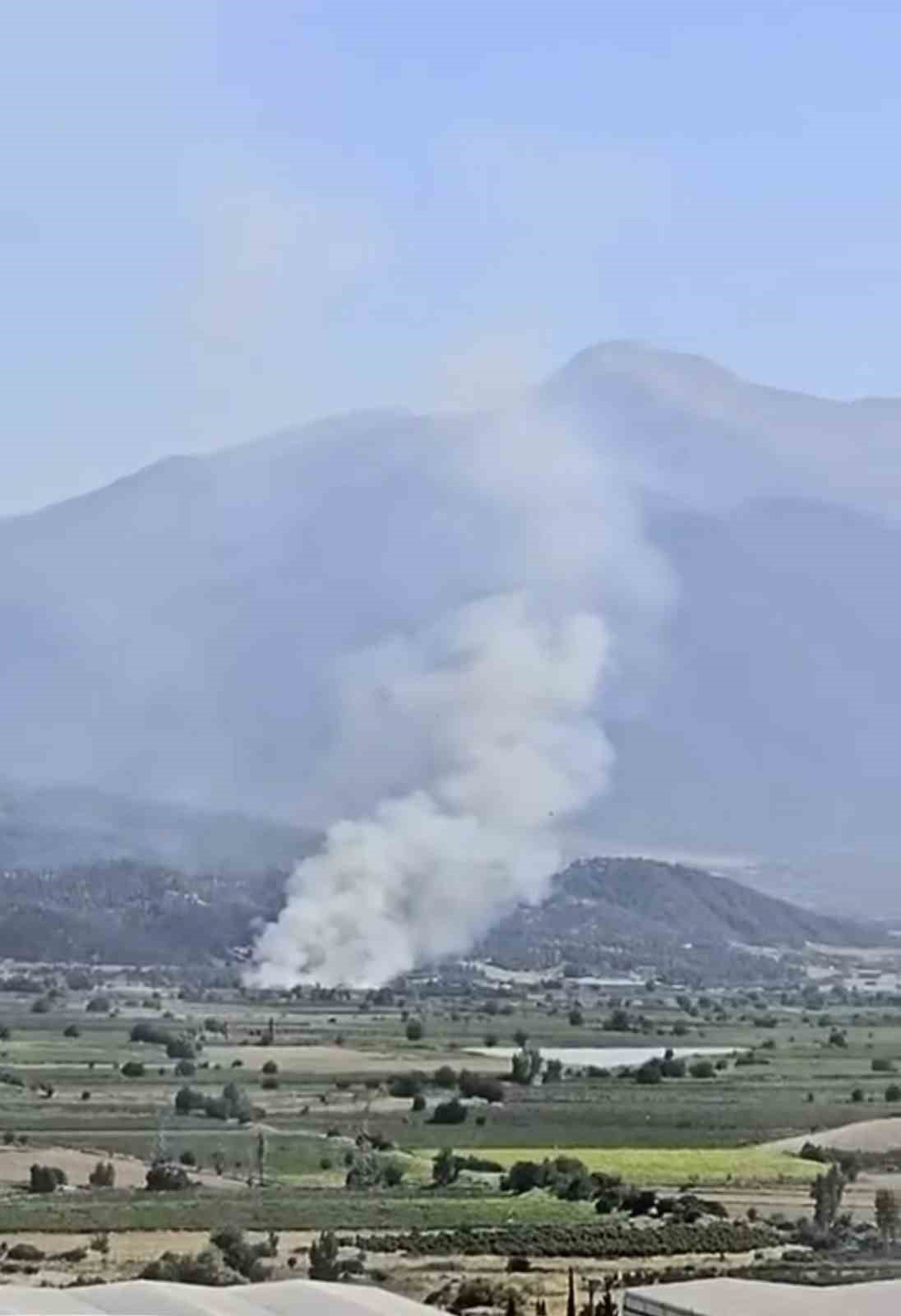 denizli-de-ormanlik-alana-yakin-bolgede-arazi-yangini-cikti