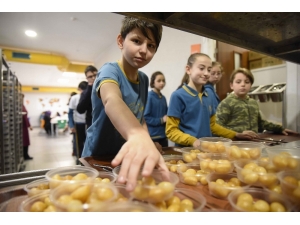 Altınküre Okulları Kandil Lokması Dağıttı