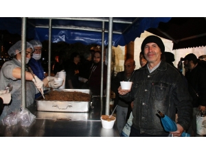 Büyükşehir’den Kandilde Lokma Ve Helva İkramı