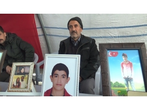 Hdp Önündeki Evlat Nöbetine Bir Aile Daha Katıldı