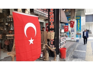 Adıyaman’da İş Yerleri Türk Bayrakları İle Donatıldı