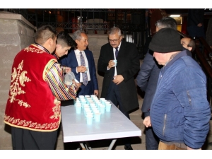 Akşehir’de Ballı Süt İkramı Geleneği Devam Ediyor