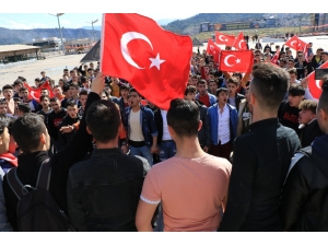 Liseli Öğrenciler Şehitler İçin Yürüdü