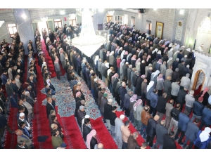 Şanlıurfa’da Şehitler İçin Gıyabi Cenaze Namazı Kılındı