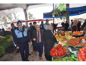 İzmit Belediyesi Pazar Yerlerini Denetledi