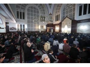 Tahmazoğlu, Regaib Kandil’inde Vatandaşlarla Bir Araya Geldi