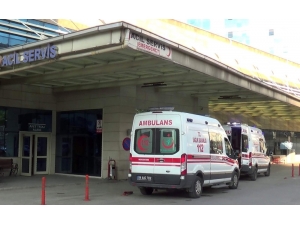 Siirt’te Araç Şarampole Yuvarlandı:3 Yaralı