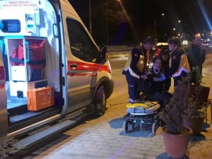 Bisikletli Kadına Otomobil Çarptı:1 Yaralı
