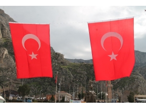 Amasya’da İş Yerleri Ve Caddeler Türk Bayraklarıyla Donatıldı