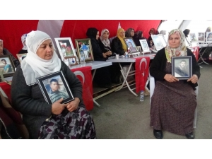 Diyarbakır’da Hdp Önünde Evlat Nöbetine İki Aile Daha Katıldı
