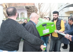 Ücretli Öğretmen Soba Kurbanı Oldu