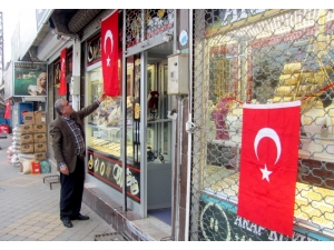 Araban Türk Bayraklarıyla Donatıldı