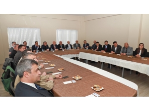 Rektör Çomaklı Ve Başkan Sekmen Sığırcılık Biriminde İncelemelerde Bulundu