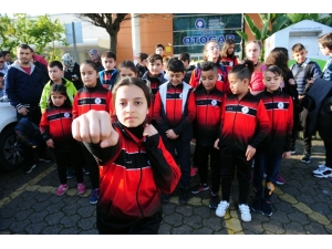 Minik Karatecilere Başkandan Araç Desteği