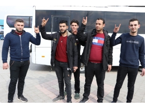 Suriyeli Gençler Mehmetçiğe Destek İçin Yola Çıktı