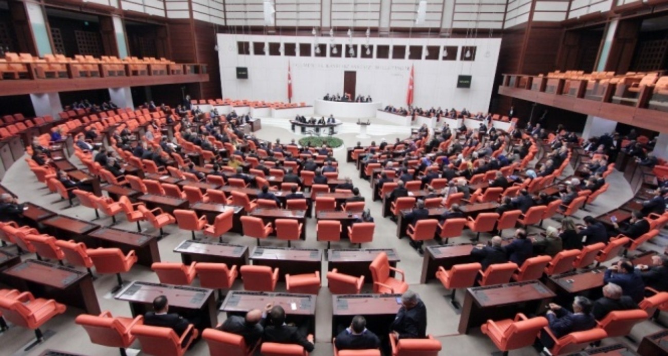 chp-ankara-il-baskanligi-binasi-onunde-gerginlik