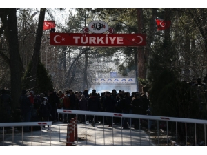 Yunanistan Tampon Bölgeye Jiletli Telle Barikat Kurdu