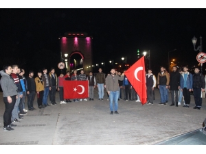 Çarşambalı Gençlerden Şehitler İçin Saygı Duruşu