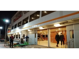 Denizde Gece Yolculuğu Başladı