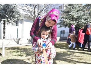 Ağaç Sevgisi Çim Adamlarla Aşılandı