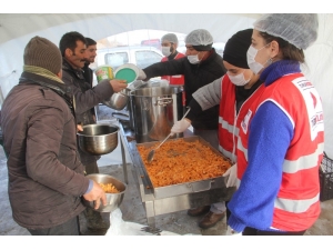 Başkale’de Deprem Bölgesinde Yaralar Sarılıyor