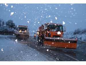 Kula’da Kar Yağışı Etkili Oluyor