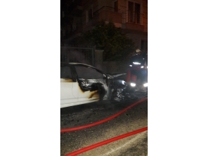 Tarsus’ta Park Halindeki Araç Yandı