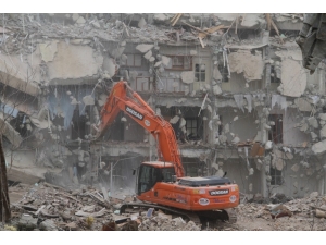 Deprem Bölgesinde Görev Yapan Personele Aylık 693 Tl Tazminat