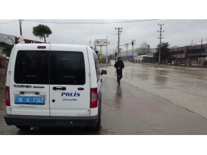 Genç Kadını Göğsünden Vurup Yola Attılar