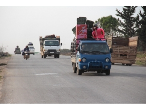 Suriyeliler, Türkiye Sınırlarına İlerliyor