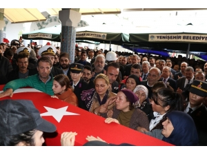 Mersinli Şehit Annesi, Evladını Asker Selamı İle Uğurladı