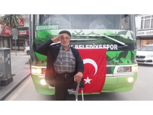 Tek Bacağıyla Şehidi Son Yolculuğunda Yalnız Bırakmadı