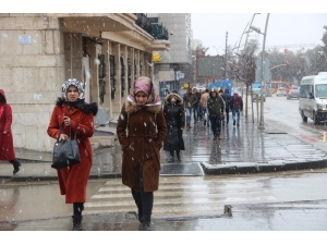 Erzurum’da Kar Yağışı Etkili Oluyor