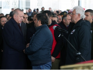 Cumhurbaşkanı Erdoğan, İdlib Şehidinin Cenazesine Katıldı