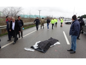 Otomobil 2 Bisikletliye Birden Çarptı: 1 Ölü, 2 Yaralı