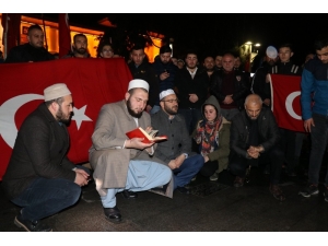 Bolu’da Vatandaşlar İdlib Şehitleri İçin Yürüyüş Düzenledi