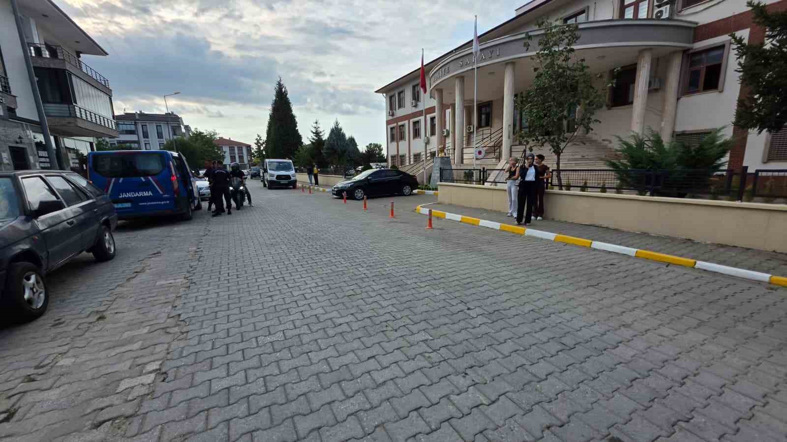 sakarya-da-tartistigi-esini-bicaklayan-sahis-tutuklandi