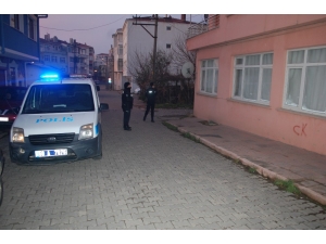 İkinci Kattan Düşen Yaşlı Kadın Ağır Yaralandı