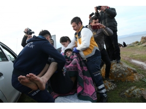 Yüzerek Kıyıya Çıkan Göçmen Hipotermi Geçirdi