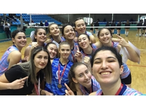 Nova Okulları Voleybolda Yarı Finalde