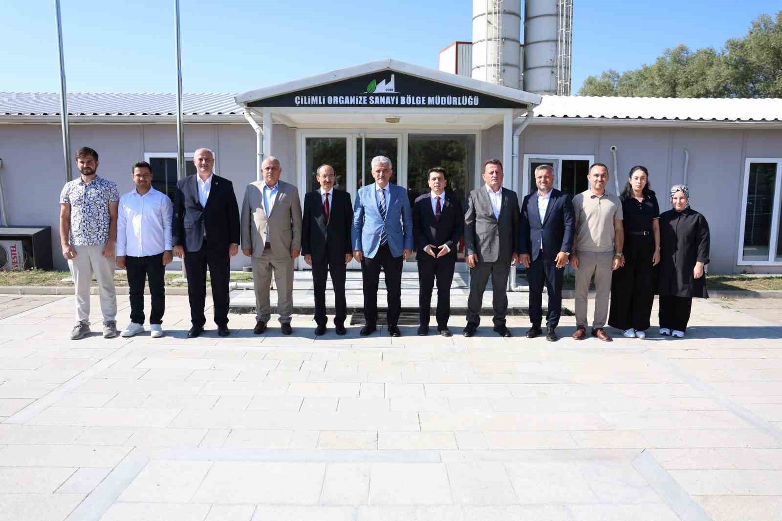 vali-makas-cilimli-osb-de-incelemelerde-bulundu