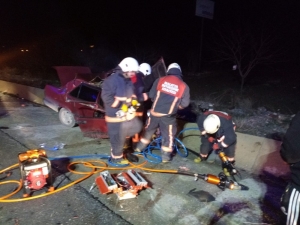 Otomobil Tıra Çarptı: 1 Ölü, 1 Yaralı