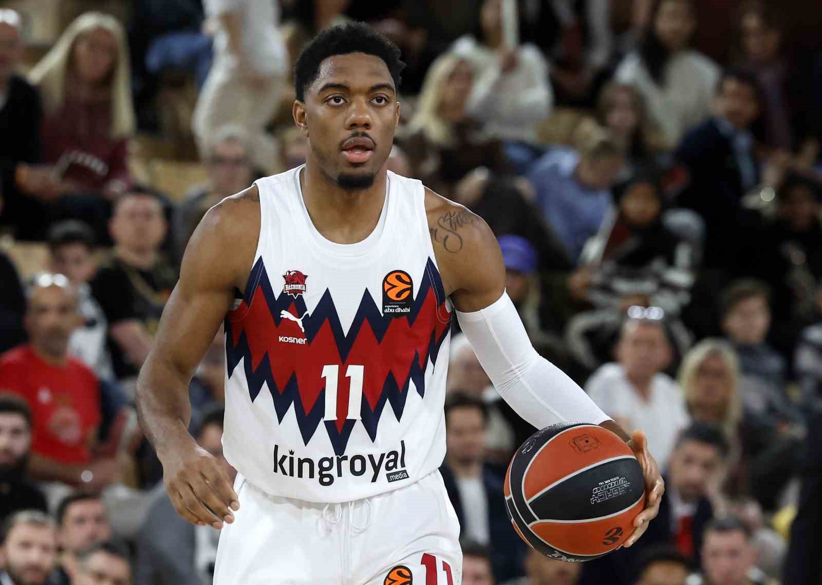 fenerbahce-trent-forrest-i-kadrosuna-katti