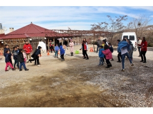 Elazığ’da Depremzede Çocuklara Doğal Terapi