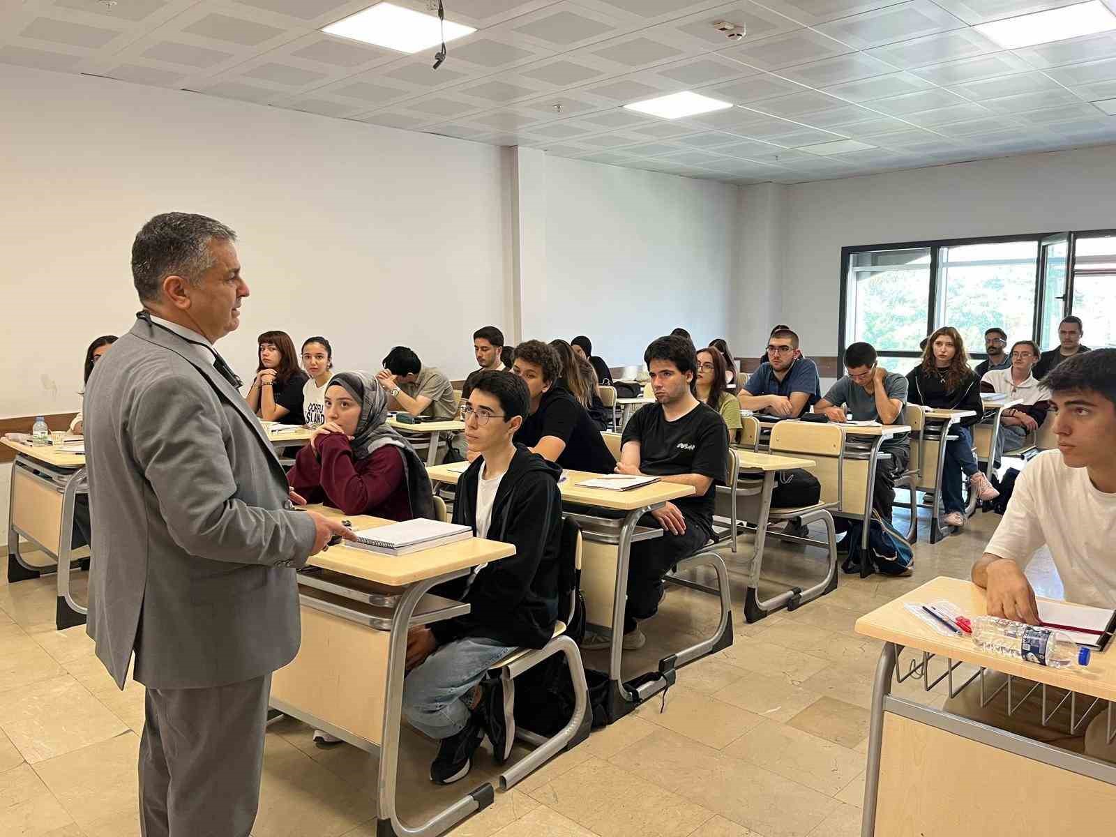 sivas-halk-egitimi-merkezinde-universiteye-hazirlik-kurslari-basladi